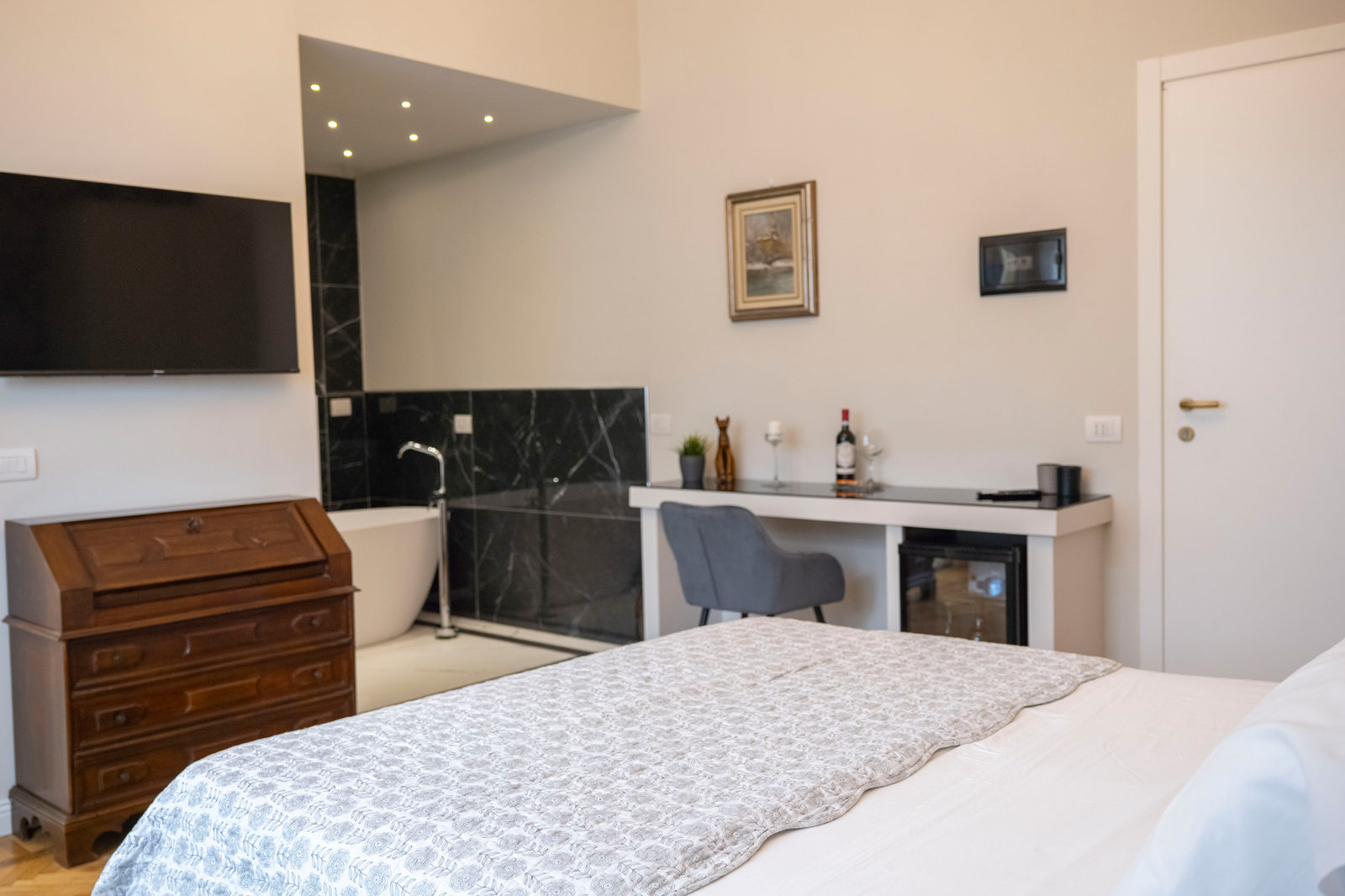 King Suite — 3